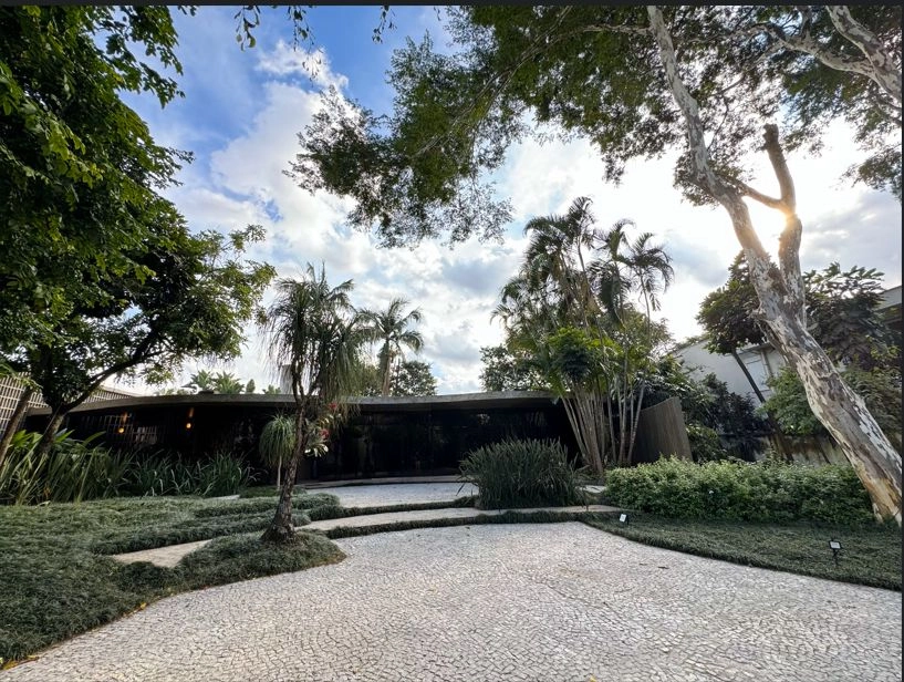 Única casa projetada por Oscar Niemeyer em São Paulo está à venda por R$ 25 milhões